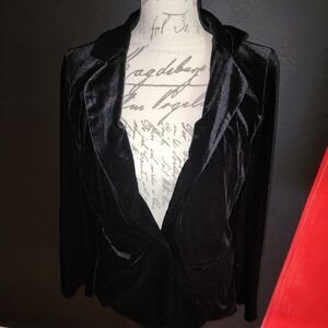 Beautiful and extremely soft Tahari black velvet blazer Size L